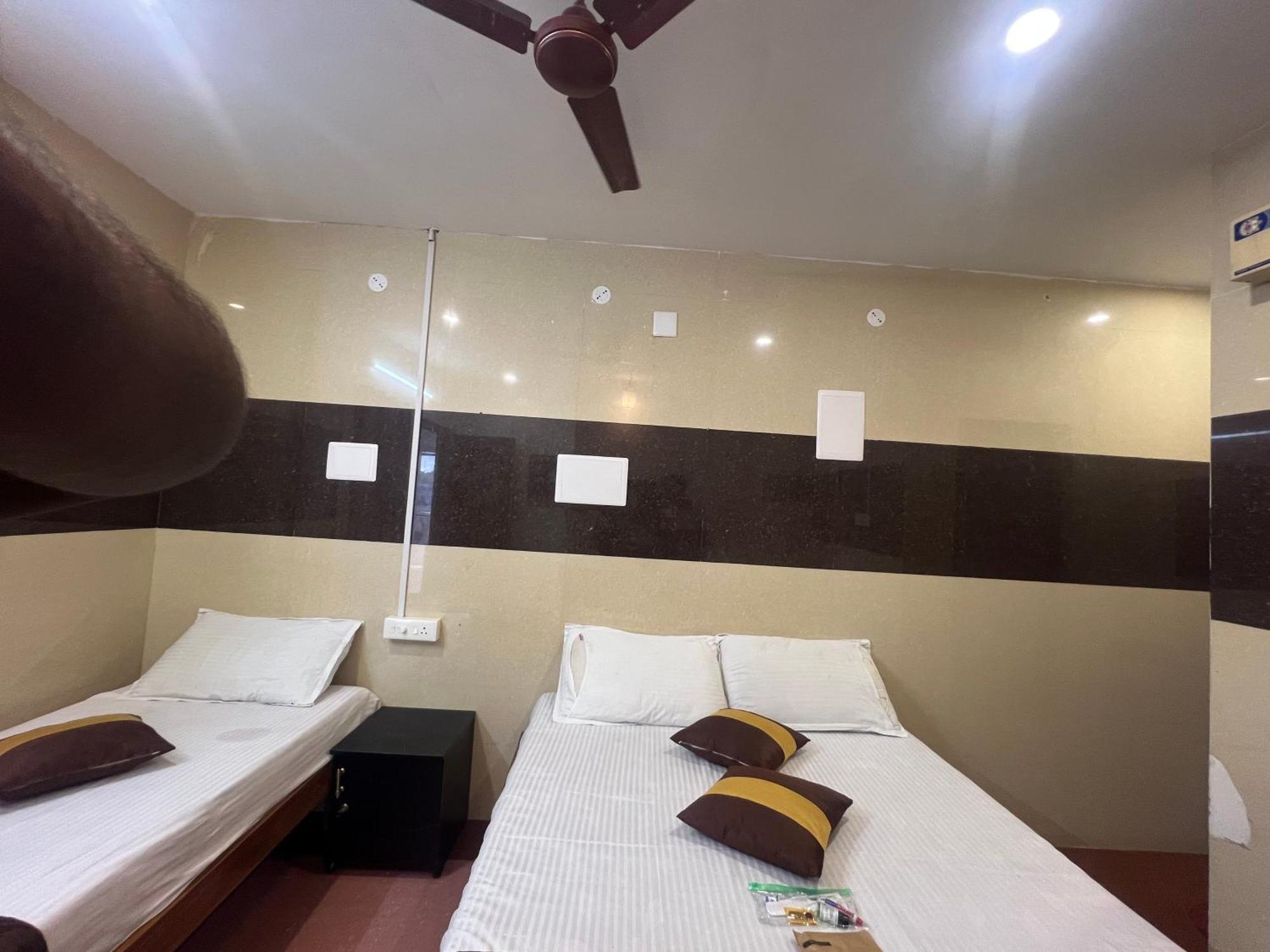 Vadamalai Nest Near Bus Stand Hotel