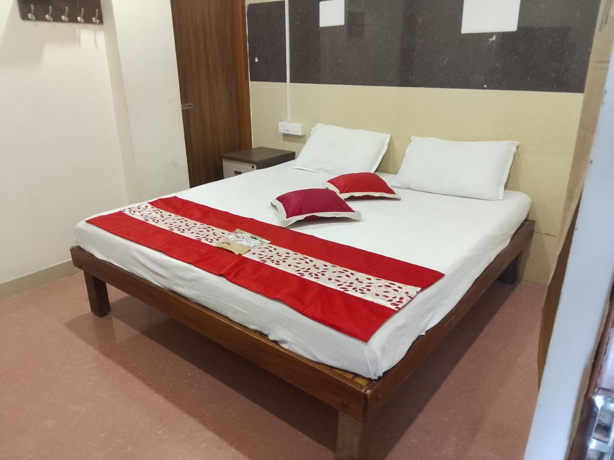 Hotel Vadamalai Nest Near Bus Stand *