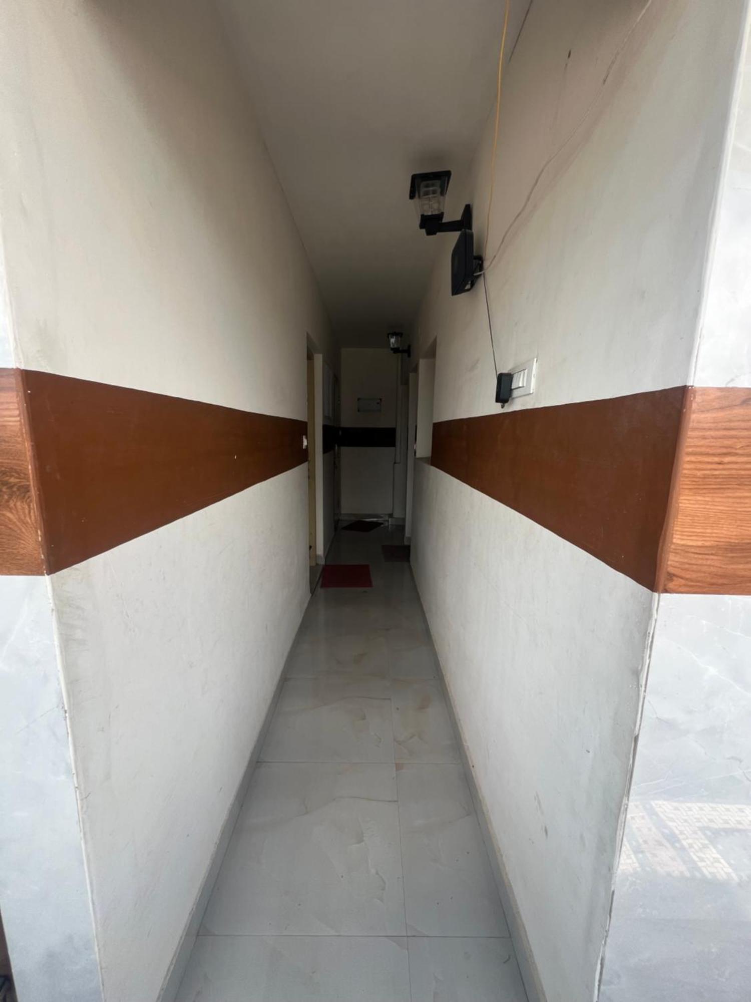Vadamalai Nest Near Bus Stand Tiruchchendur