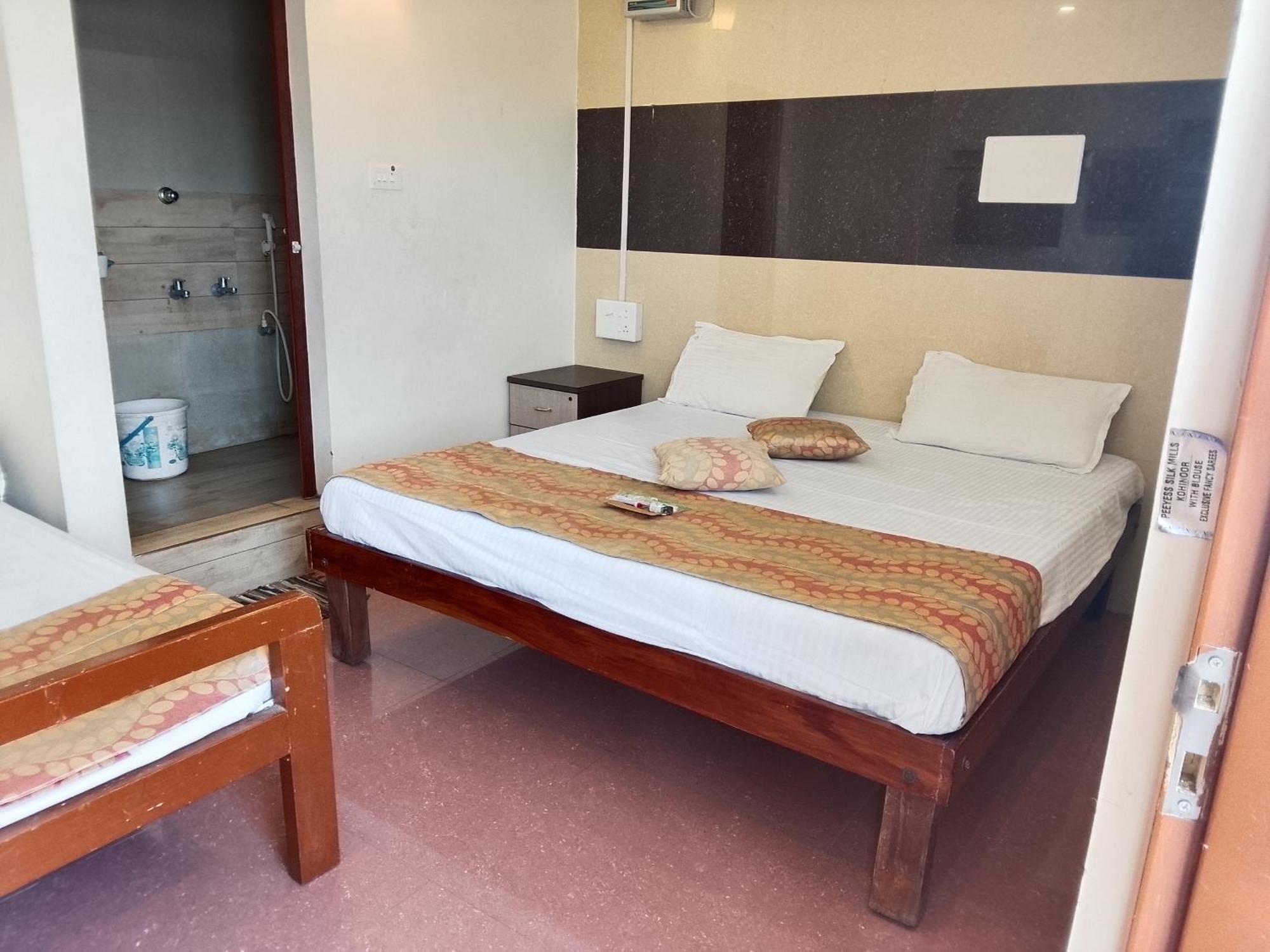 Hotel Vadamalai Nest Near Bus Stand