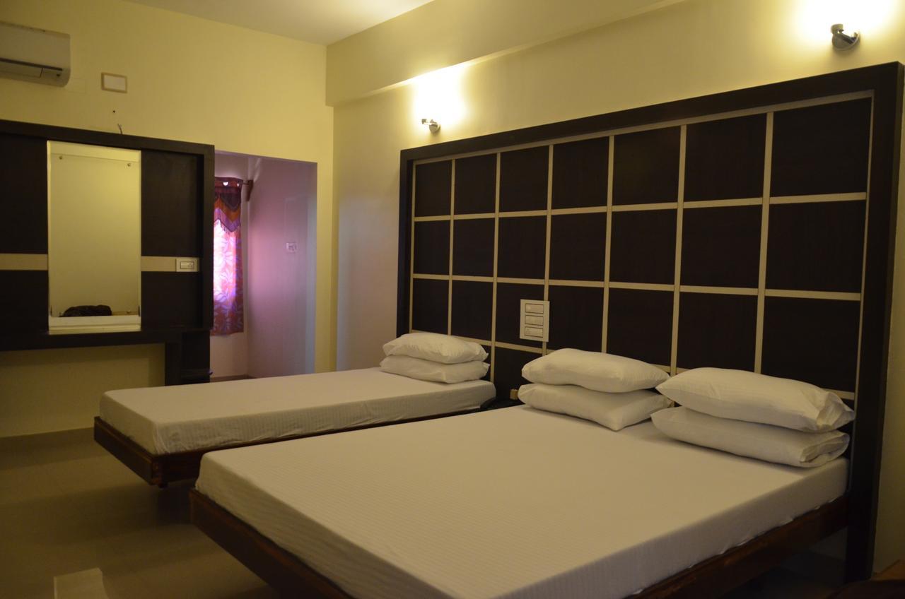 Chakravarthi Inn 2*